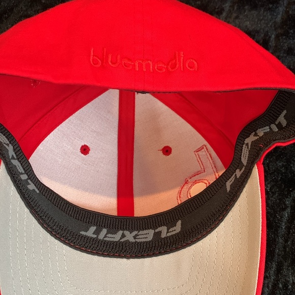 Structured Twill Cap Red "b" logo baseball cap brand new flex fit small medium - Picture 3 of 4